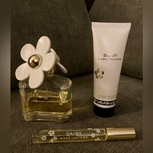 Marc Jacobs Daisy Floral Perfume and Lotion Trio